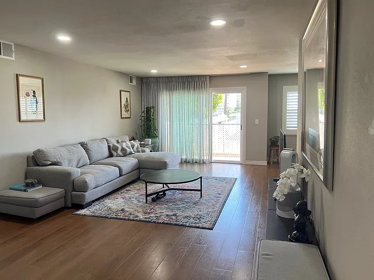 266 S Madison Ave — Photo 8