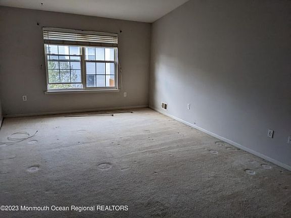 5th image of 19 Hanna Ln #299