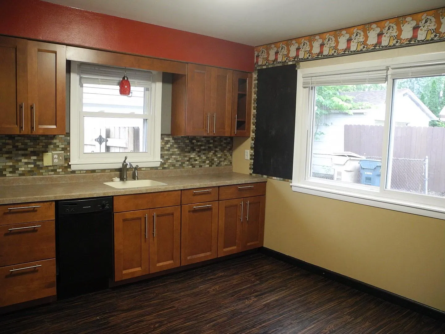 3 bed, 950 sqft, $2,050 — Photo 4