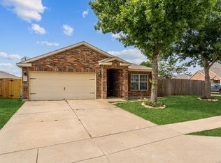 500 Misty Mountain Dr, Fort Worth, TX 76140