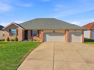 1069 S Red Cedar Ave, Springfield, MO 65802