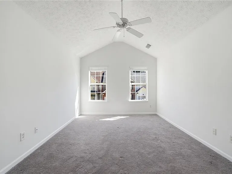2913 Greyhawk Ln — Photo 26