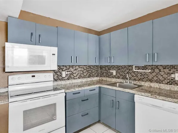 13499 Biscayne Blvd APT 913, North Miami, FL 33181