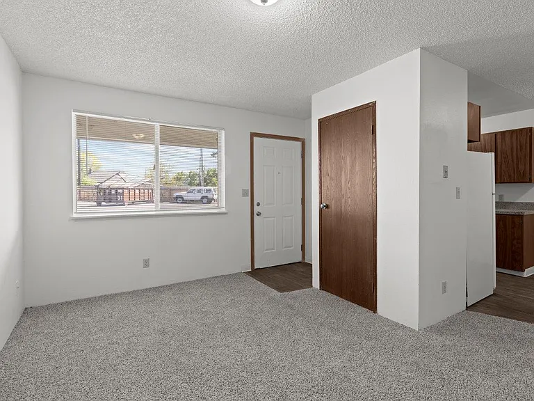 Creekside Apartments — Photo 15