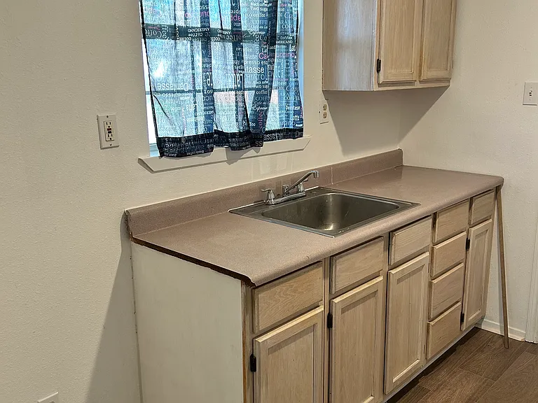1318 Ormond Dr — Photo 9