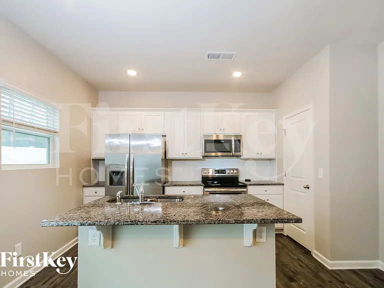 3232 Newell Village Dr — Photo 5