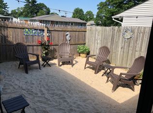 38 Garden Ln, Levittown, PA 19055