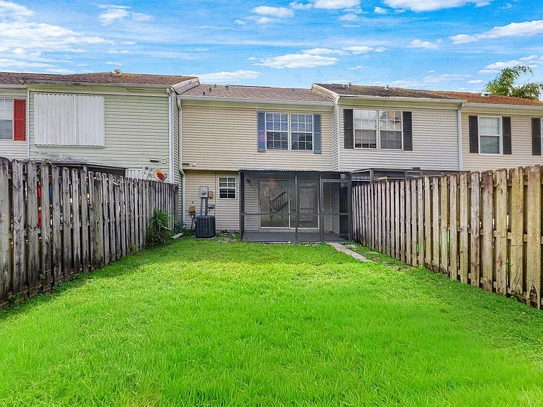 304 Georgian Park Dr — Photo 32