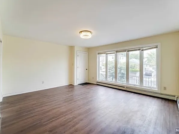 180 Mcadoo Avenue image 5 of 12