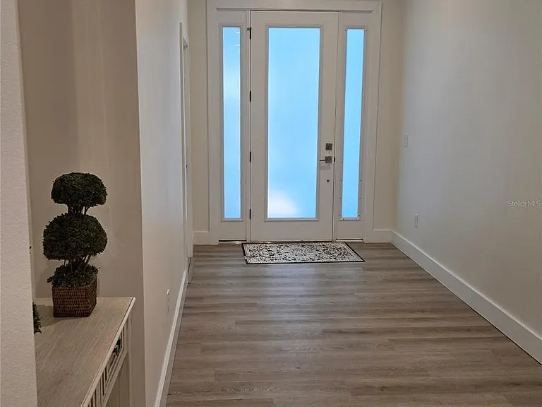 106 Lake Dr — Photo 3