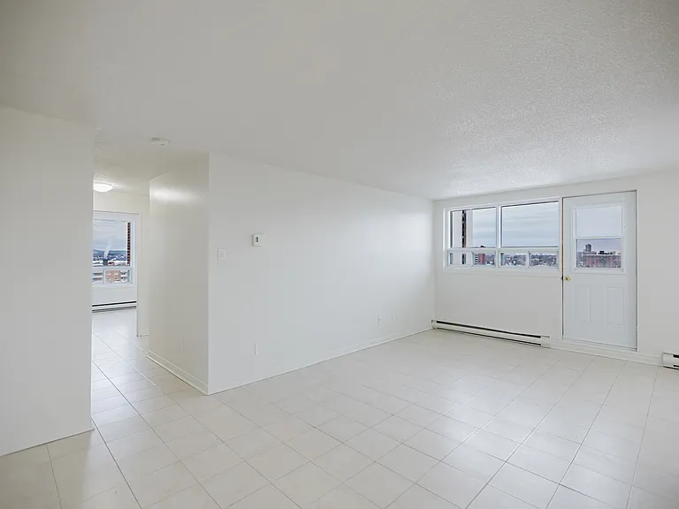 370 Forest St — Photo 17