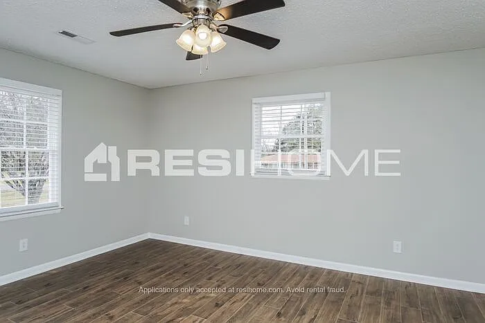 126 Greenwood Cir — Photo 3