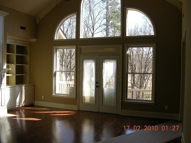 2nd image of 1081 Inverness Dr