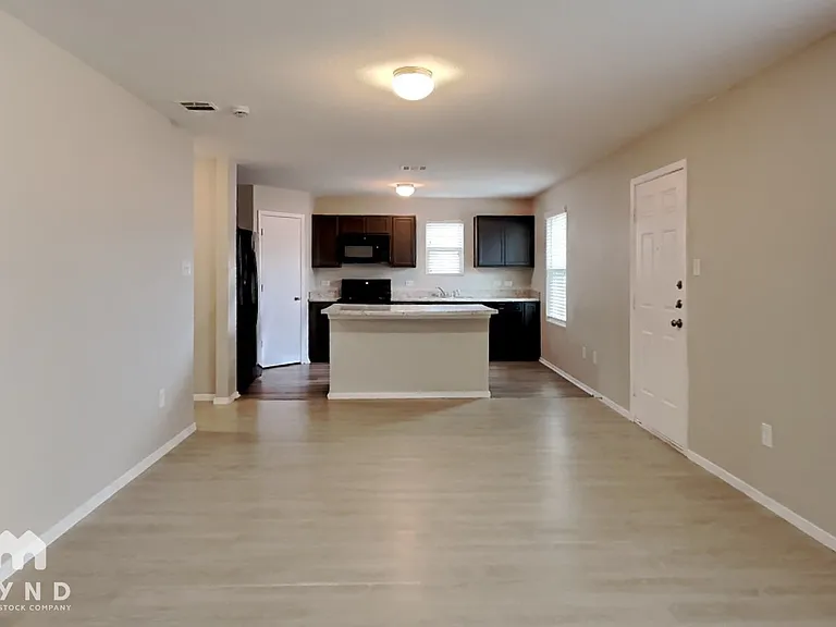 9539 Apple Ridge Ln — Photo 3