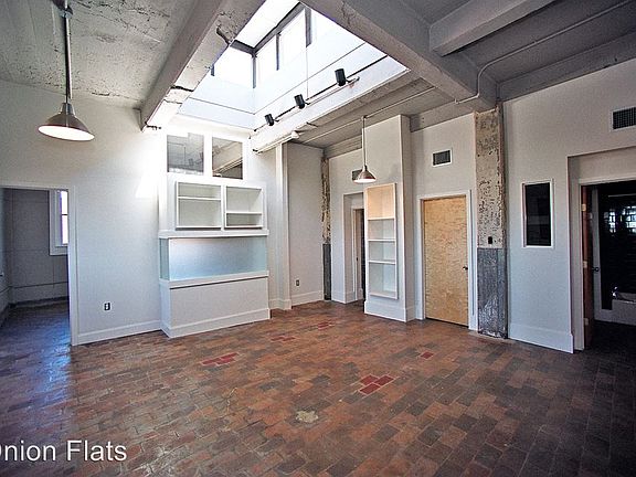 4th image of 146 W Laurel St APT 303