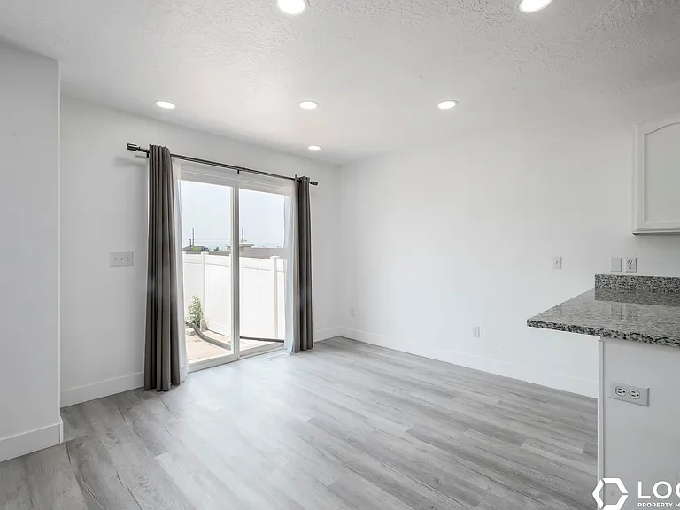 1212 S 1410 E — Photo 4