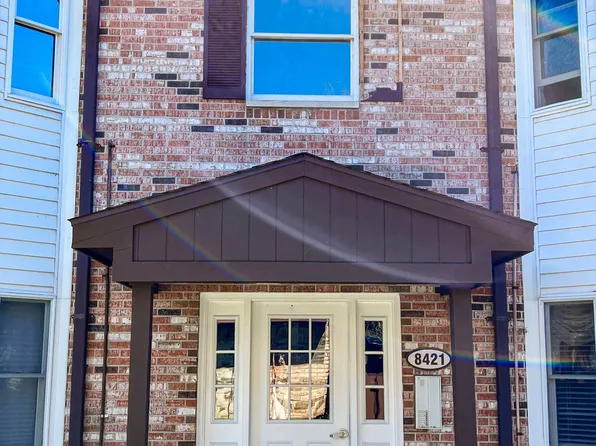 8421 Mathias Dr APT 14, Grosse Ile, MI 48138