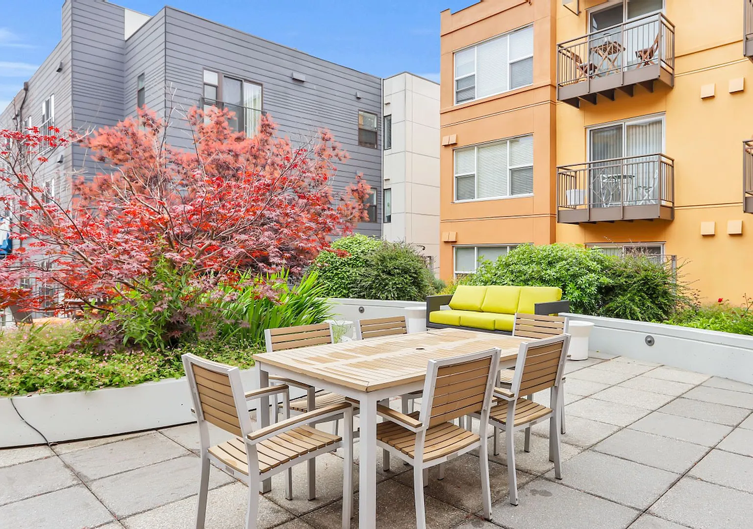 Highly Desirable 1 Bed Unit at Green Lake's Florera - An Excellent Community! — Photo 2