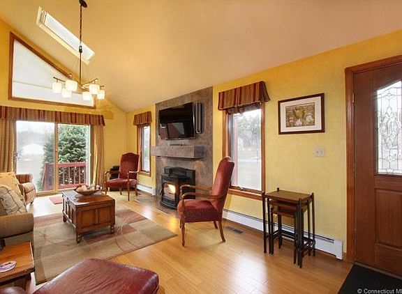 Living Room/granite mantle/...