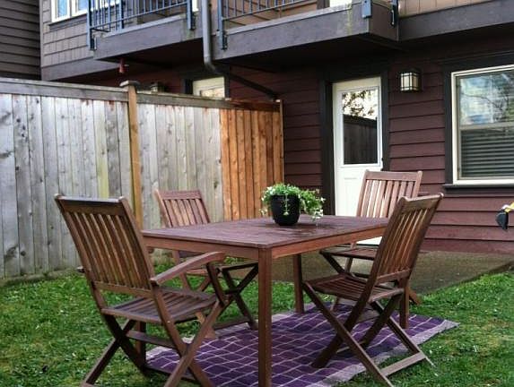 2nd image of 9608C Roosevelt Way NE