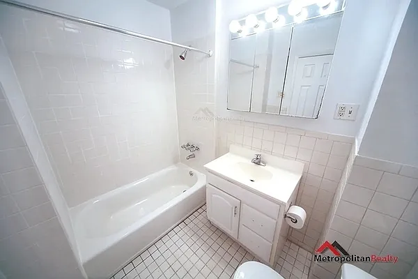 Rented by Metropolitan Realty | media 5