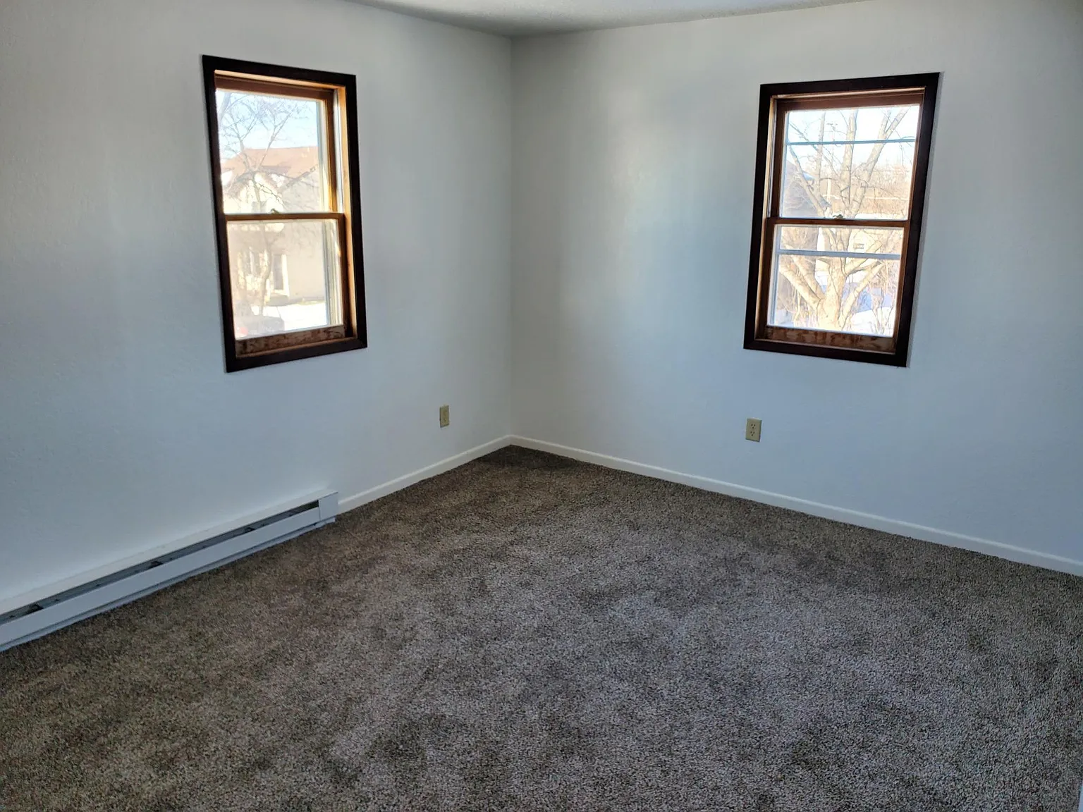 102 2ND ST N - 3 — Photo 4
