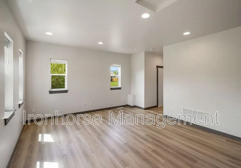 2954 W Babcock St #B — Photo 11