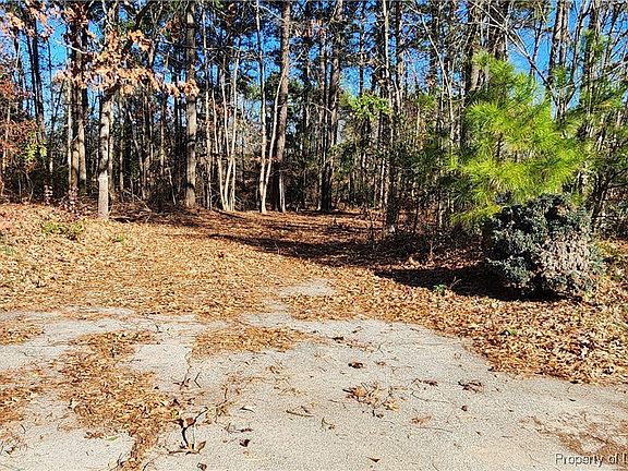 3rd image of 429 Foxwood Dr