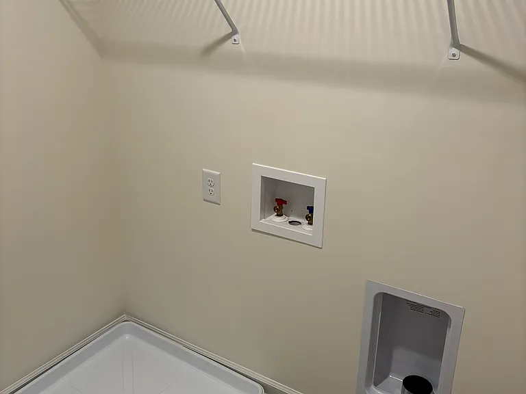 935 Utopia Ln — Photo 21