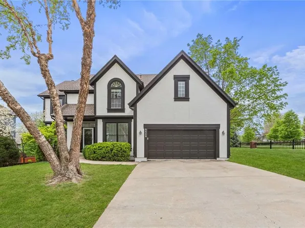 5449 W 153rd Ter, Leawood, KS 66224