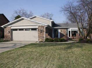 683 Crystal Ct N, Schaumburg, IL 60193