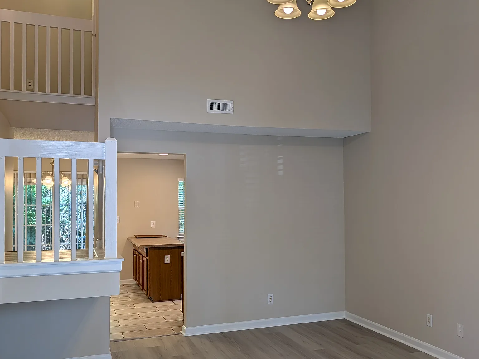 3 bed, 2.5 bath, 1370 sqft, $1,750 — Photo 2