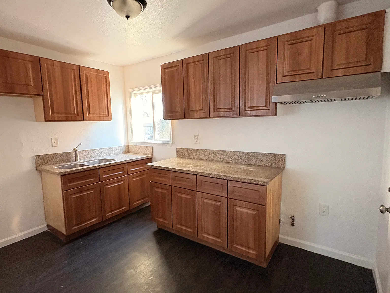 2 bed, 750 sqft, $2,500 — Photo 2