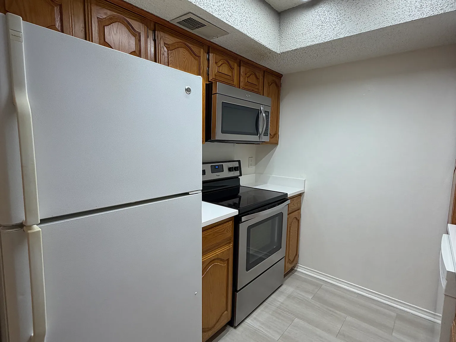 1 bed, 553 sqft, $1,050 — Photo 2