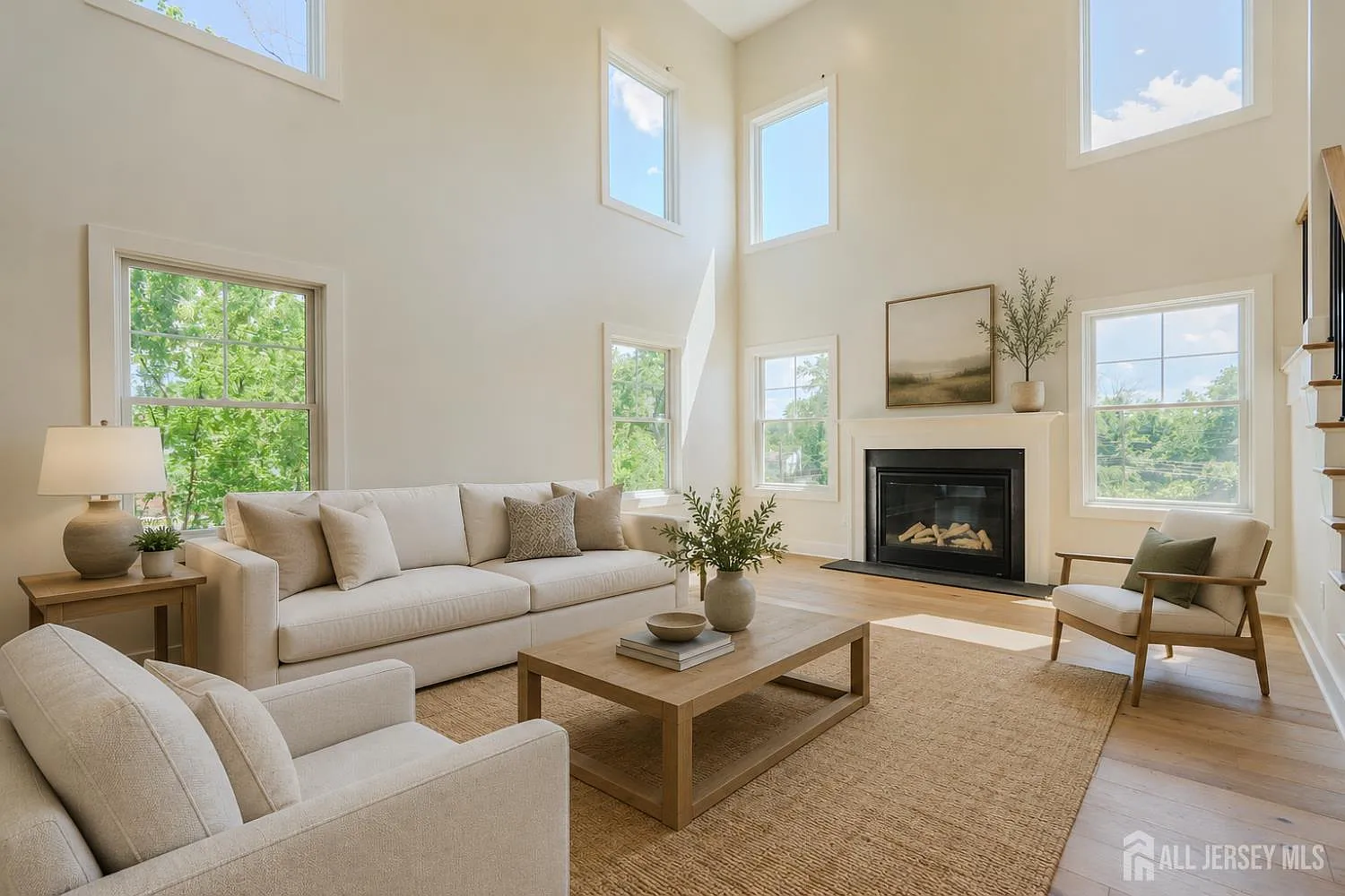 7 bed, 5.5 bath, 6600 sqft, $11,500 — Photo 2