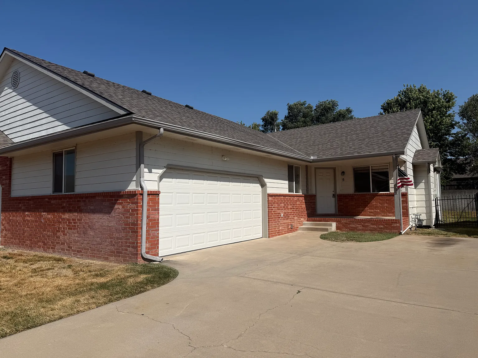 3 bed, 2185 sqft, $1,600 — Photo 1