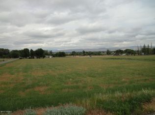 2401 McCullough Rd #3, Yakima, WA 98903