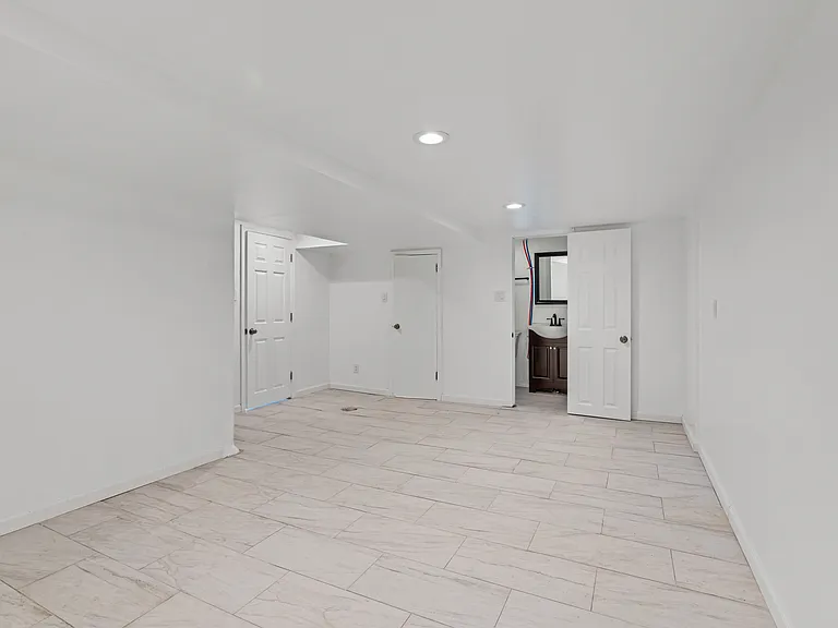 6355 Crestview Dr — Photo 14