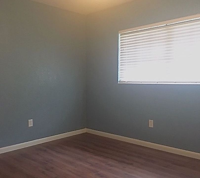1st image of 885 Lila St