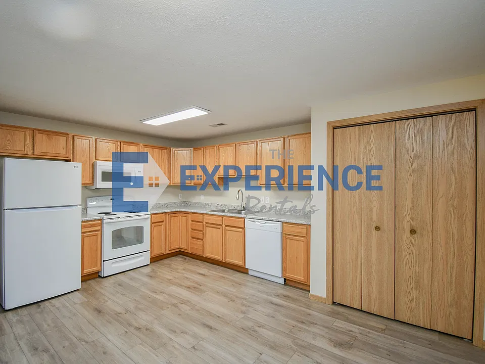 1416 E Redwood Blvd