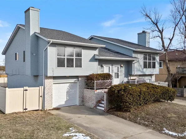 709 Vicksburg Dr, Belleville, IL 62221