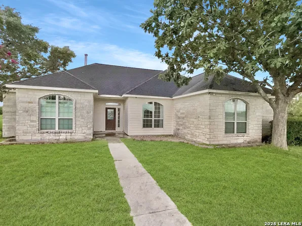 721 DEAF SMITH RD, Beeville, TX 78102