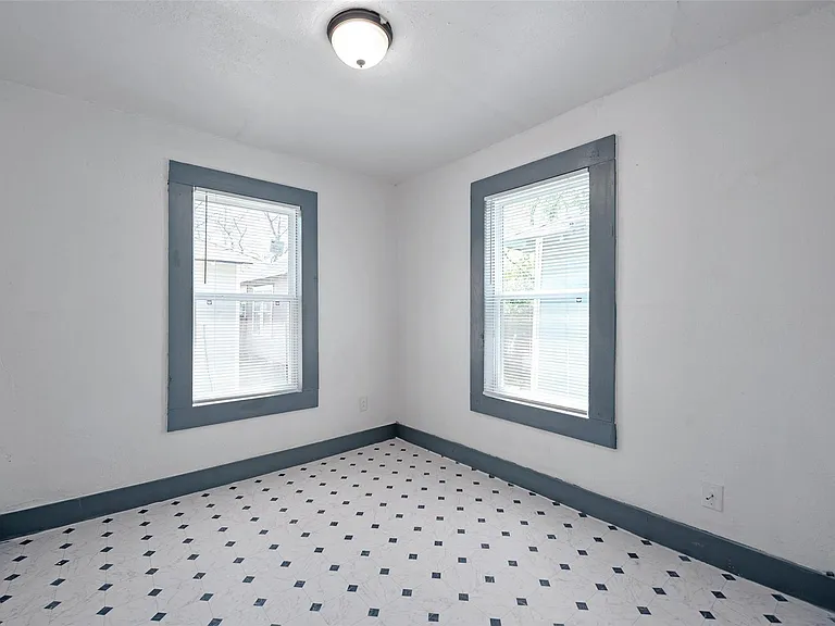 2217 Stevens St — Photo 12