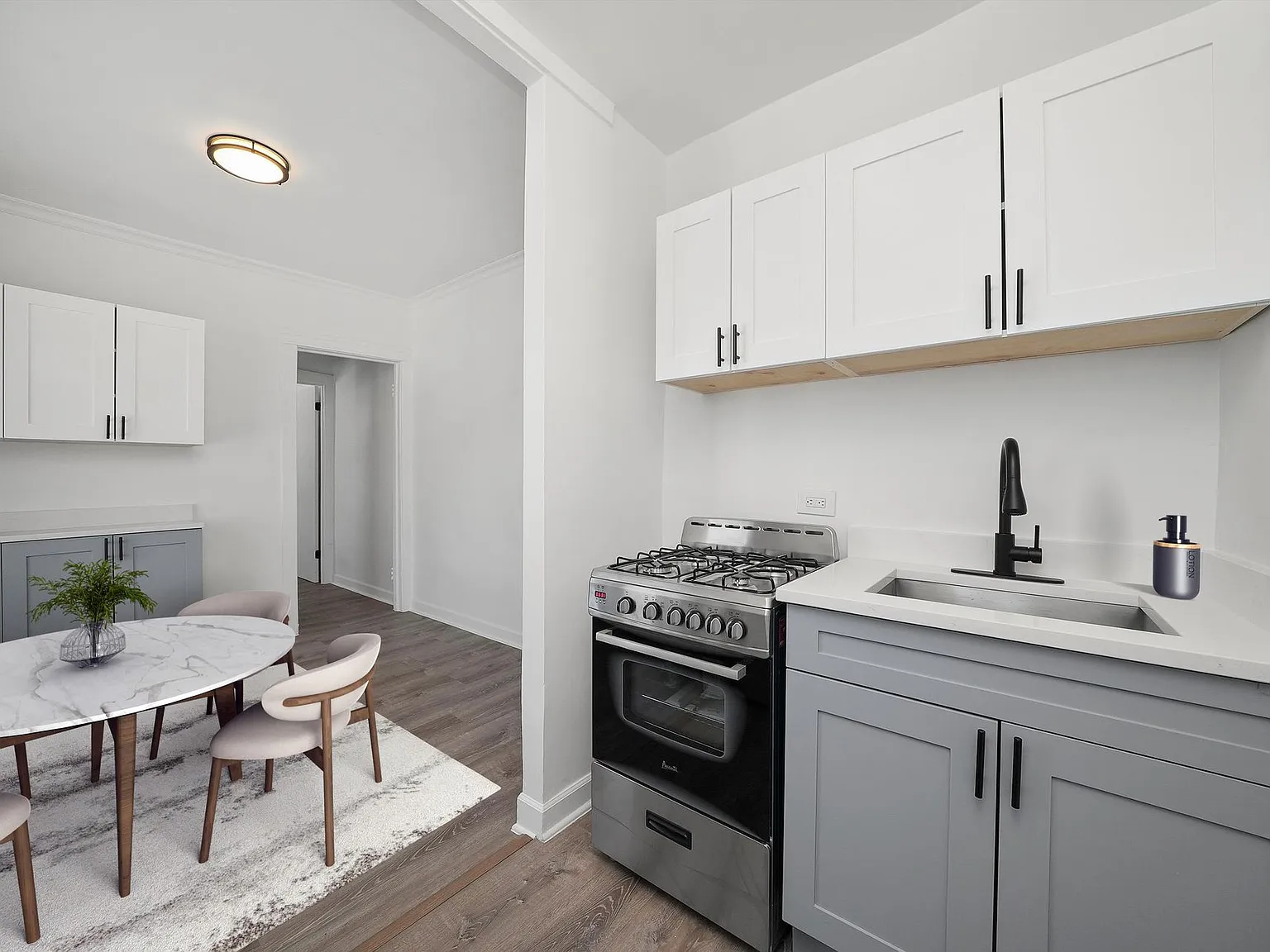 The Onyx on North Shore — Photo 1