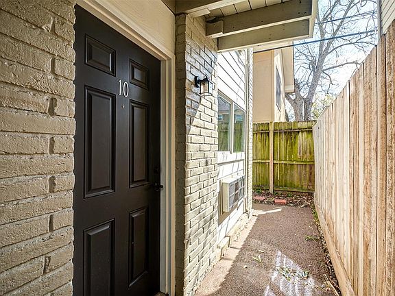 2nd image of 1421 Marshall St #10