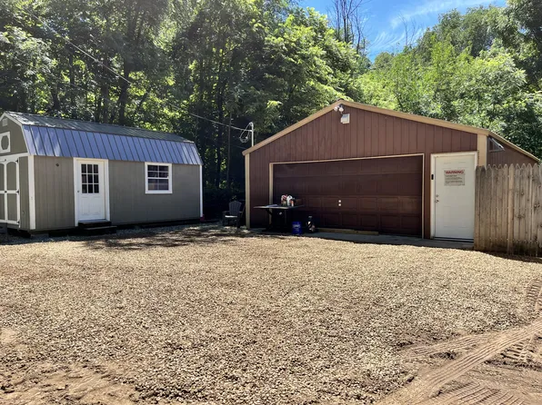 216 109th Ave, Plainwell, MI 49080