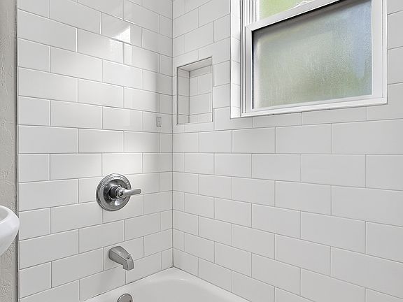 5th image of 7014 NW 45th St