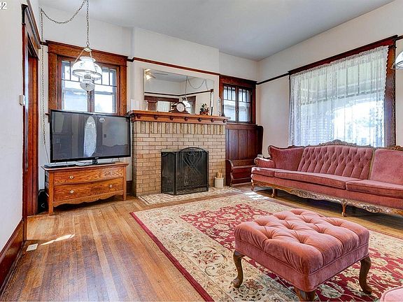 5th image of 123 NW Garibaldi St