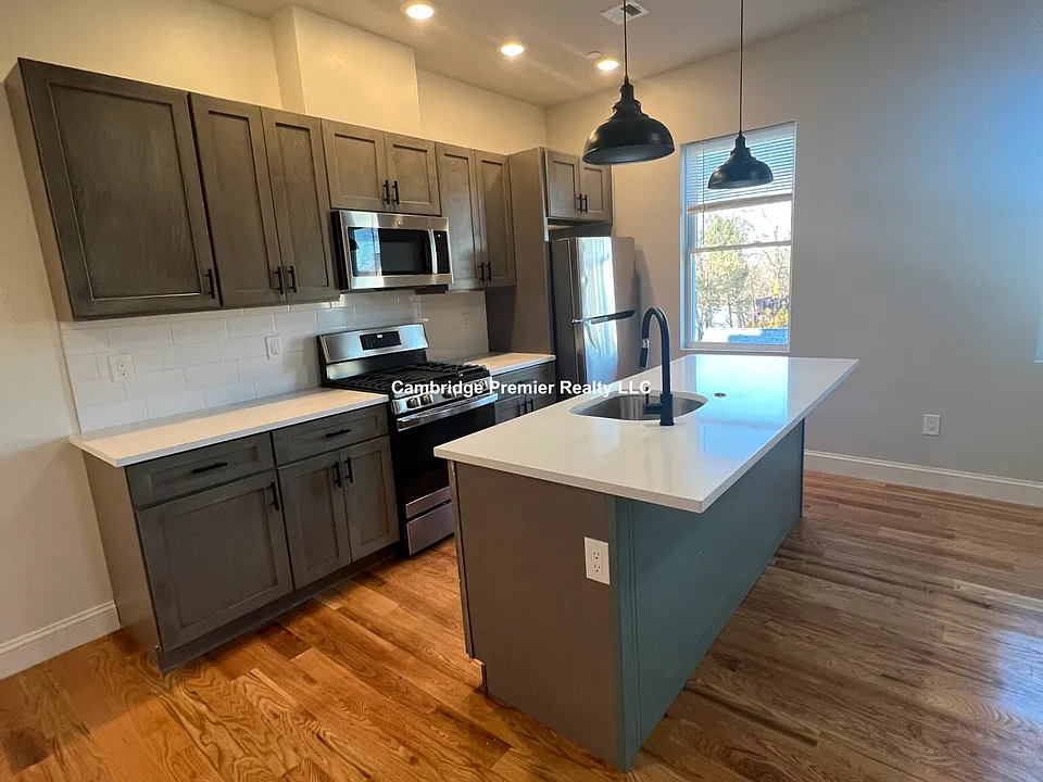 151 Crescent St #302
