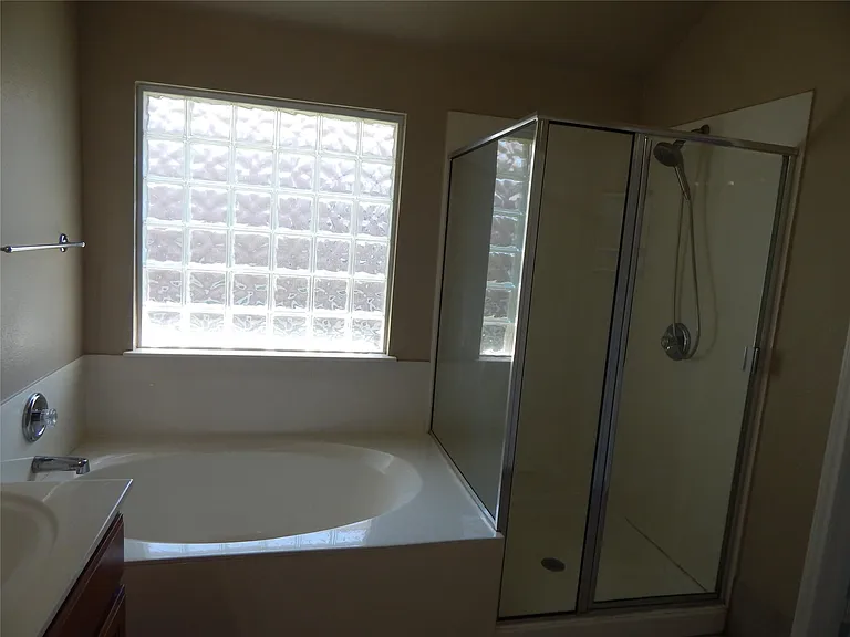 601 Abbeyglen Castle Dr — Photo 21